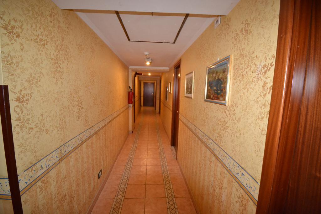 Hotel Ferrarese Roma Exterior foto