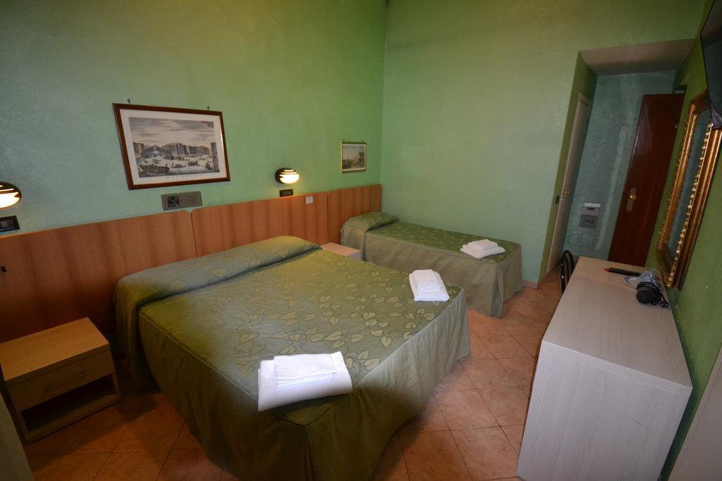 Hotel Ferrarese Roma Exterior foto