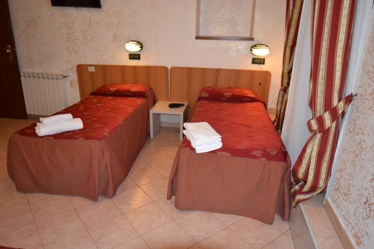 Hotel Ferrarese Roma Exterior foto